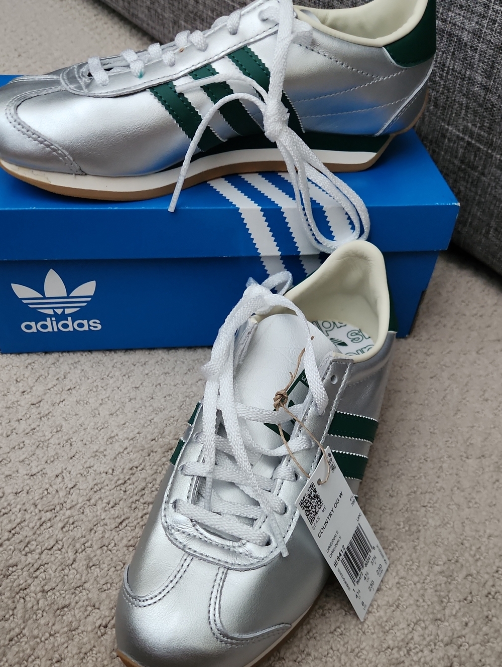 NWT Adidas Silver with Green Stripe Retro Trainer Sneakers